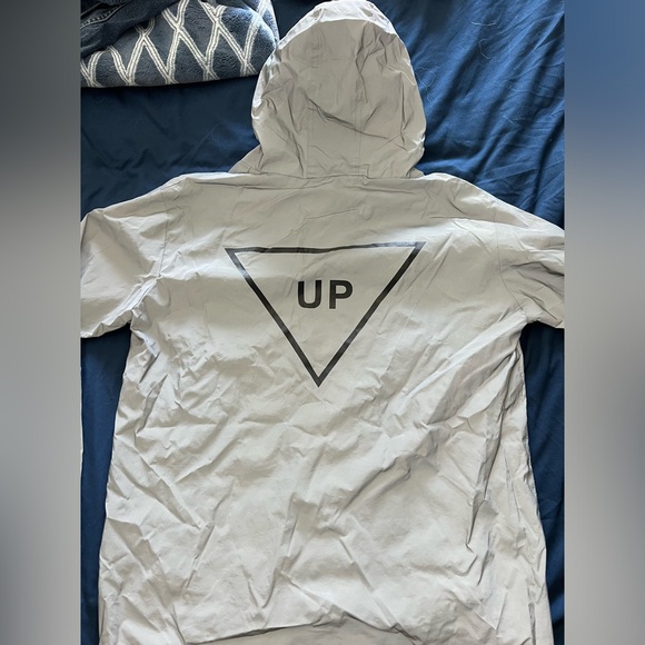 Zip up windbreaker - Picture 3 of 3